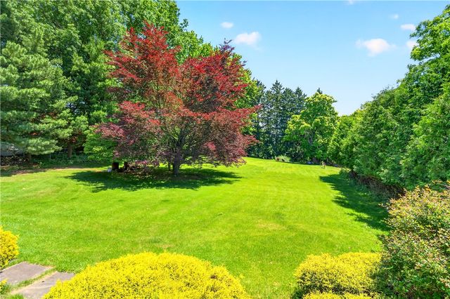 2219 Mitchell Dr, North Huntingdon, PA 15642