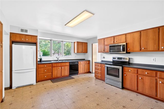 2219 Mitchell Dr, North Huntingdon, PA 15642