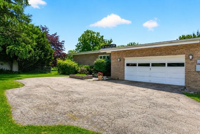 2219 Mitchell Dr, North Huntingdon, PA 15642