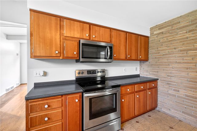 2219 Mitchell Dr, North Huntingdon, PA 15642