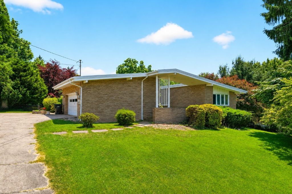 2219 Mitchell Dr, North Huntingdon, PA 15642
