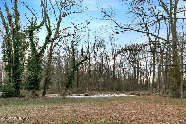 598 East Road, Middletown, NJ 07748