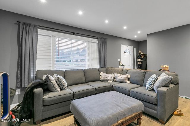 598 East Road, Middletown, NJ 07748