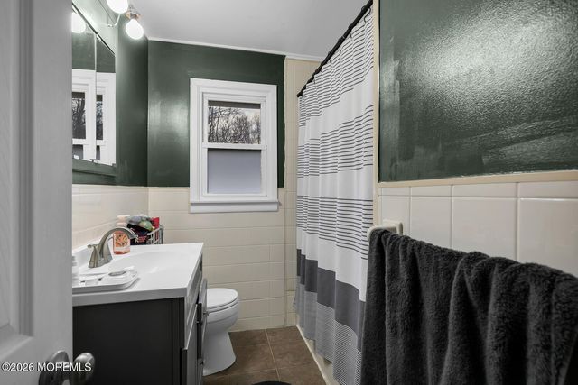 598 East Road, Middletown, NJ 07748