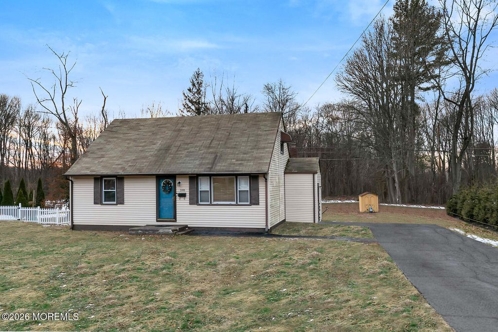 598 East Road, Middletown, NJ 07748