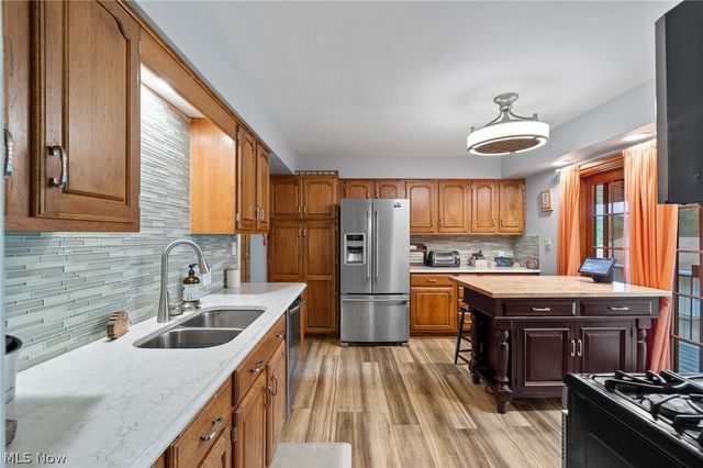 2134 Ritz Manor Drive, Uniontown, OH 44685