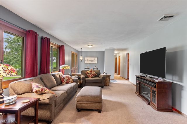 2134 Ritz Manor Drive, Uniontown, OH 44685