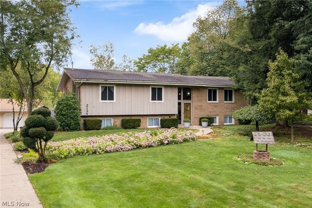 2134 Ritz Manor Drive, Uniontown, OH 44685