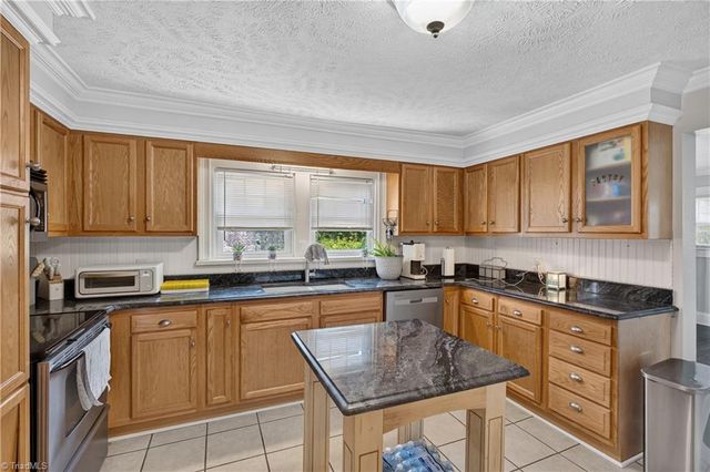 2441 Cunningham Road, Thomasville, NC 27360