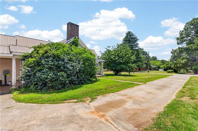 2441 Cunningham Road, Thomasville, NC 27360