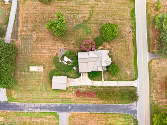 2441 Cunningham Road, Thomasville, NC 27360