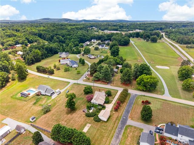 2441 Cunningham Road, Thomasville, NC 27360