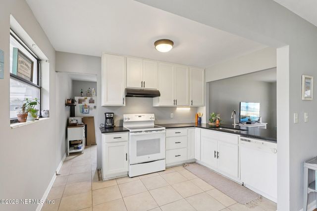 7823 PRAVER Drive W, Jacksonville, FL 32217