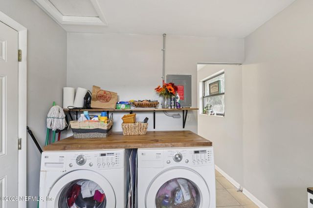 7823 PRAVER Drive W, Jacksonville, FL 32217