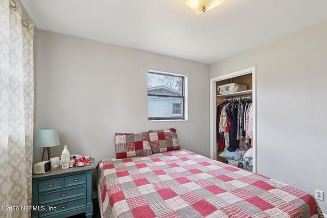 7823 PRAVER Drive W, Jacksonville, FL 32217