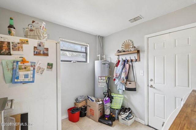 7823 PRAVER Drive W, Jacksonville, FL 32217