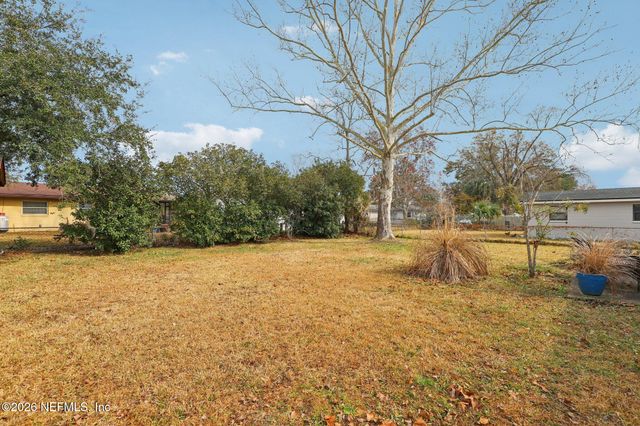 7823 PRAVER Drive W, Jacksonville, FL 32217