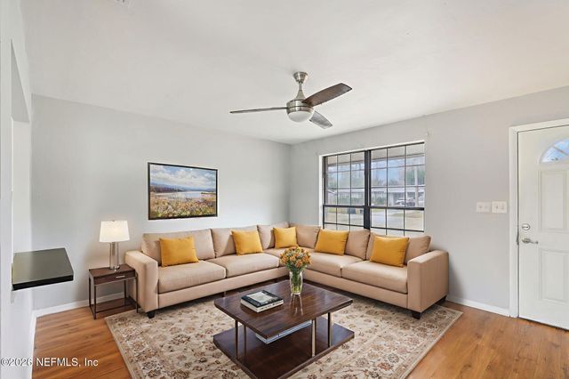 7823 PRAVER Drive W, Jacksonville, FL 32217