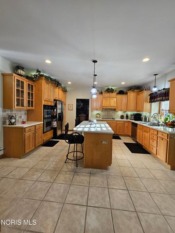 2367 Willow Pond Boulevard, Sylvania, OH 43560