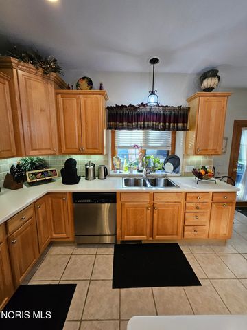 2367 Willow Pond Boulevard, Sylvania, OH 43560