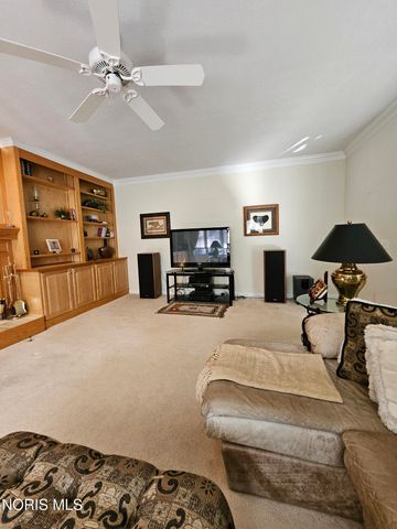 2367 Willow Pond Boulevard, Sylvania, OH 43560