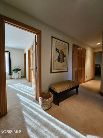 2367 Willow Pond Boulevard, Sylvania, OH 43560