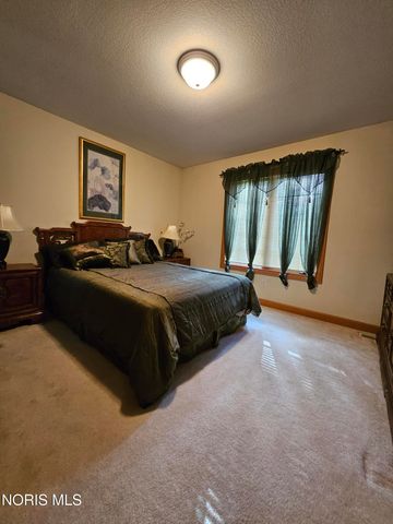 2367 Willow Pond Boulevard, Sylvania, OH 43560