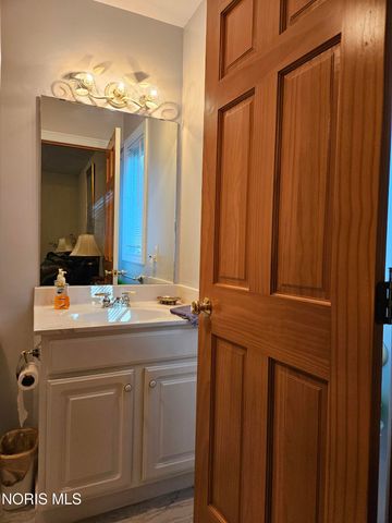 2367 Willow Pond Boulevard, Sylvania, OH 43560