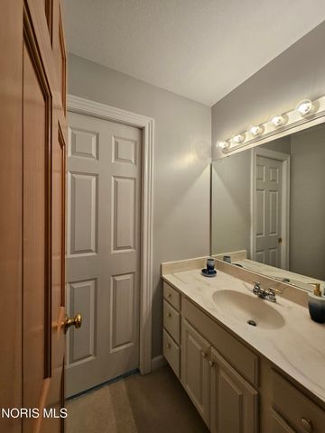 2367 Willow Pond Boulevard, Sylvania, OH 43560