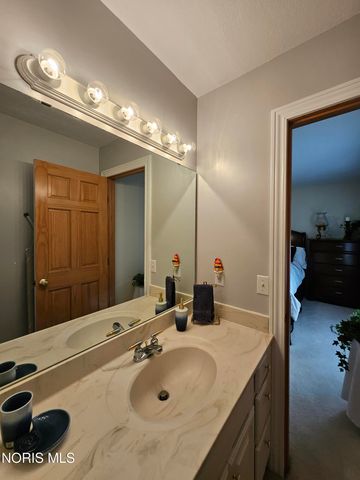 2367 Willow Pond Boulevard, Sylvania, OH 43560