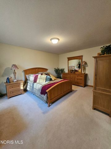 2367 Willow Pond Boulevard, Sylvania, OH 43560