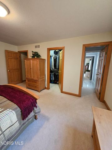 2367 Willow Pond Boulevard, Sylvania, OH 43560