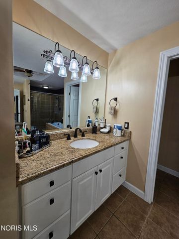 2367 Willow Pond Boulevard, Sylvania, OH 43560