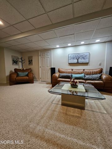 2367 Willow Pond Boulevard, Sylvania, OH 43560