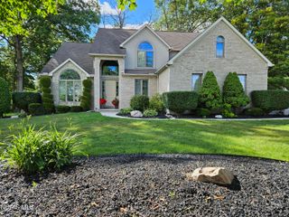 2367 Willow Pond Boulevard, Sylvania, OH 43560