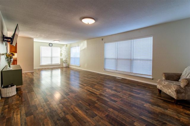 1909 Dorchester Road, Oklahoma City, OK 73130