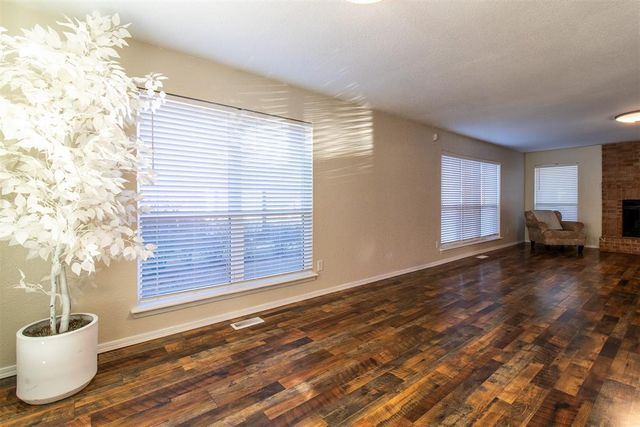 1909 Dorchester Road, Oklahoma City, OK 73130