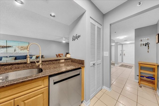 2240 N Cypress Bend Dr 204, Pompano Beach, FL 33069