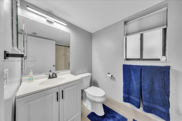2240 N Cypress Bend Dr 204, Pompano Beach, FL 33069