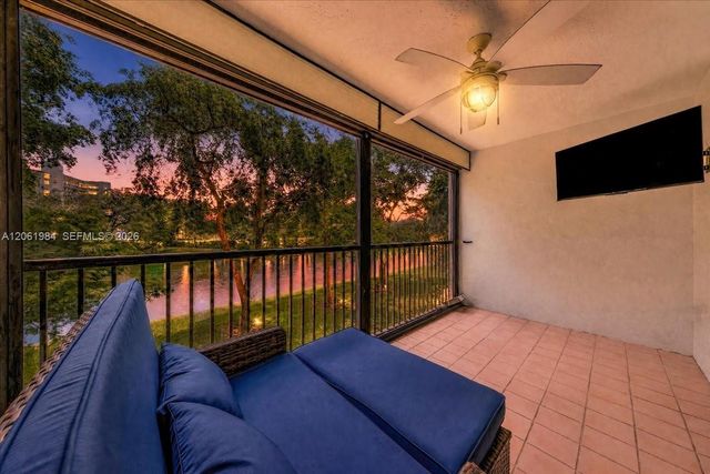2240 N Cypress Bend Dr 204, Pompano Beach, FL 33069