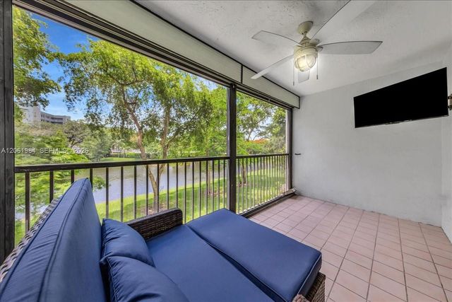 2240 N Cypress Bend Dr 204, Pompano Beach, FL 33069