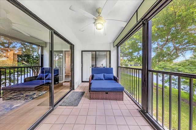 2240 N Cypress Bend Dr 204, Pompano Beach, FL 33069
