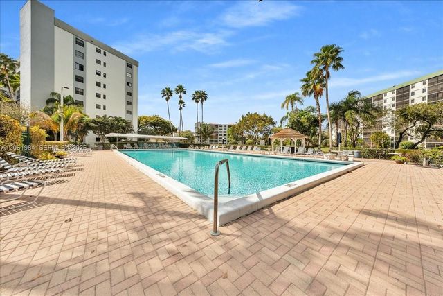 2240 N Cypress Bend Dr 204, Pompano Beach, FL 33069