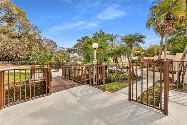 2240 N Cypress Bend Dr 204, Pompano Beach, FL 33069