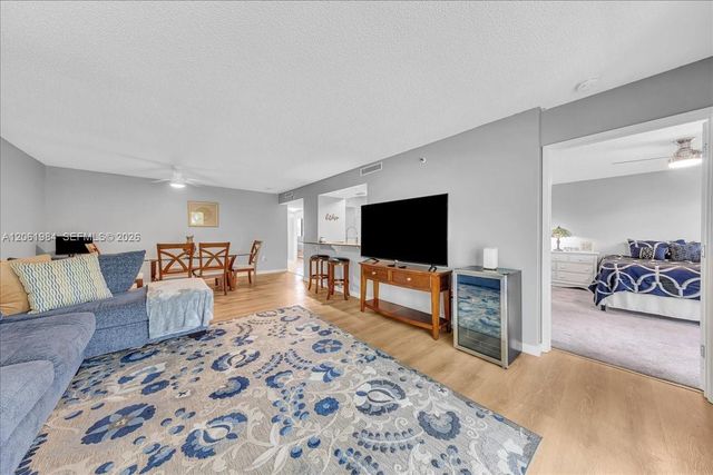 2240 N Cypress Bend Dr 204, Pompano Beach, FL 33069
