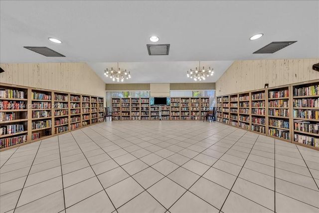 2240 N Cypress Bend Dr 204, Pompano Beach, FL 33069