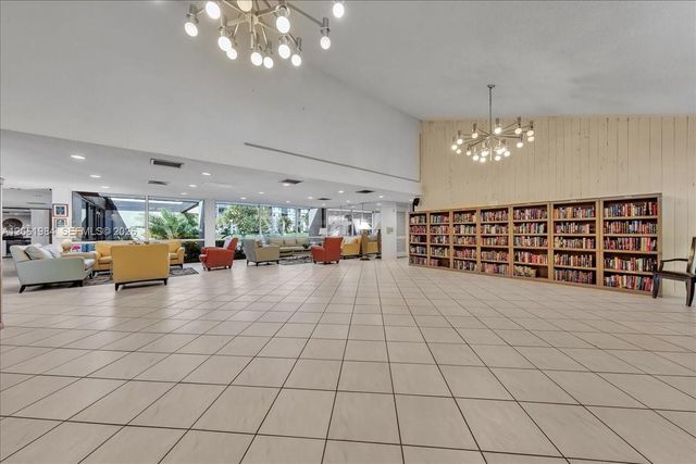 2240 N Cypress Bend Dr 204, Pompano Beach, FL 33069