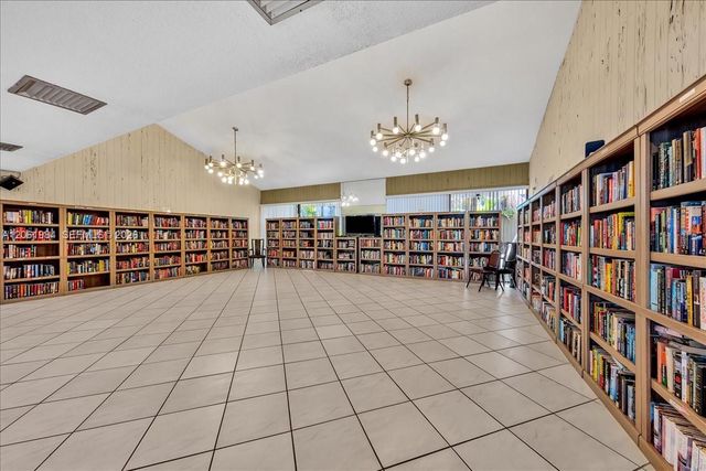 2240 N Cypress Bend Dr 204, Pompano Beach, FL 33069