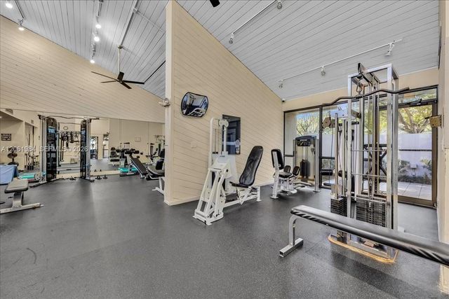 2240 N Cypress Bend Dr 204, Pompano Beach, FL 33069