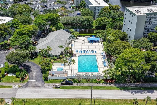 2240 N Cypress Bend Dr 204, Pompano Beach, FL 33069